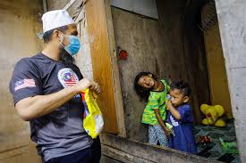 We did not find results for: No Time For Raya Ustaz Ebit Lew Helps Relocate Four Struggling Families In Johor During Cmco Life Malay Mail