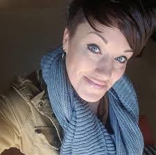 Kari Crump's Instagram, Twitter & Facebook