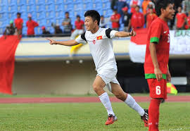 Lương xuân trường (22 tuổi, quê tuyên quang) đang thi đấu cho clb gangwon (hàn quốc) theo dạng cho mượn từ hoàng anh gia lai và đội tuyển việt nam ở vị trí tiền vệ. Nhá»¯ng Ä'iá»u It Biáº¿t Vá» 34 Ngoi Sao 34 U19 Viá»‡t Nam LÆ°Æ¡ng Xuan TrÆ°á»ng