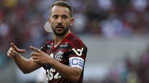For libertadores, the midfielder left at 18 of the second half, with the game in 1 to 1. Everton Ribeiro Torce Por Fico Do Mister E Avisa Vamos Nos Preparar Para Continuar De Onde Paramos Reporter Pb