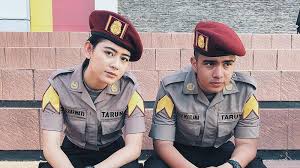 Jenis rambut keriting pria sangat beragam berdasarkan tingkat keikalannya. Sekali Seumur Hidup Laura Theux Rela Bondol Demi Peran Taruni Okezone Celebrity
