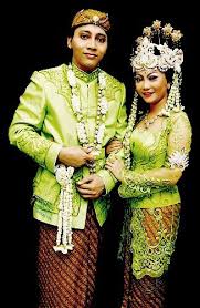 Pakaian khas suku sunda yang sering kita kenal yaitu kebaya. Joulette On Twitter Provinsi Jawa Barat Pakaian Adat Tradisional Kebaya Https T Co Q01hwzscom