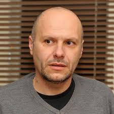 Milan je ostao udavac, a ženi na samrti je dao obećanje da će biti brižan  otac