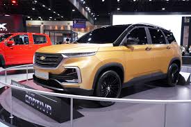 The chevrolet captiva is a compact crossover suv developed by general motors. Chevrolet Captiva Returns For A Second Generation As Rebadged Baojun 530 Carscoops
