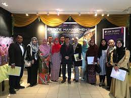 Bagi yang ada diploma pengurusan hartanah, degree mereka adalah 2 thn. Akram Noor Sarjana Muda Degree Pengurusan Hartanah