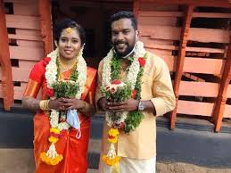 Leading anchor and movie star anandha kannan has died of cancer on tuesday. Covid 19 Wedding Malayalam Actor Manikandan R Achari Gets Married South Indian Gulf News