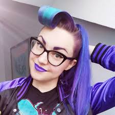 Schon vor 20 Jahren habe ich Eminem sehr gefeiert 😍🤩 Anhand seiner  Sprachgeschwindigkeit würde ich ja fast vermuten, er hat auch die  ADHS-Autismus-Kombi 🥰