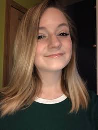 Elizabeth Hennen's Instagram, Twitter & Facebook