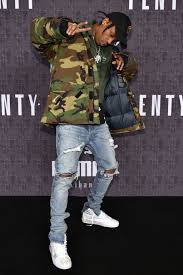 I dont really dress in streetwear so it was weird to style myself like this. Front Row At Fenty X Puma By Rihanna Rtw Fall 2016 Moda Para Homens Negros Ideias De Moda Masculina Moda Masculina Adolescente