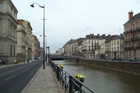 You can find rennes to the west of france in the region of brittany, of which it is the capital. Beste Reisezeit Fur Rennes Klima Und Wetter 3 Monate Zu Vermeiden