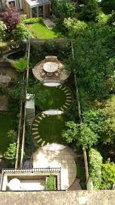 The Segmented Area Of This Garden Is Ideal For Having Lunches And Enjoy Afterwards The Patio Is Ro Townhouse Garden Circular Garden Design Small Garden Design