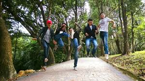 327,382 views, added to favorites 1,363 times. Lagu Sudah Ku Tahu Projector Band Ditonton Lebih 1juta Di Youtube Sensasi Selebriti