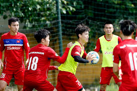 Cuối hiệp 1, đt việt nam bất ngờ có bàn gỡ hòa từ tình huống phản lưới nhà của đội bạn. Ai La Tuyá»ƒn Thá»§ Máº·c Nhiá»u Sá»' Ao Nháº¥t Bong Ä'a Viá»‡t Bao NgÆ°á»i Lao Ä'á»™ng