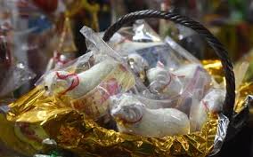 Otro ritual para comenzar bien el año es la 'limpia del despojo', que se hace colocando en dos litros de agua, aguardiente, miel y canela, los cuales se hierven para después bañarse con este líquido en la noche durante tres días seguidos con el fin de ahuyentar los malos. Rituales De Ano Nuevo Disparan Ventas Diario De Queretaro