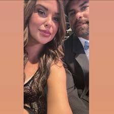 Frozen yogurt shops with self-serve toppings by weight