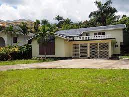 The accommodation features a shared kitchen, a shared lounge and luggage storage for guests. House For Sale Grove Road Mandeville 23 800 000 Keez