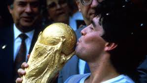 Da oggi a napoli c'è lo stadio 'diego armando maradona'. Diego Armando Maradona Il Cordoglio Del Milan Ac Milan