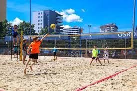 Podręcznik z zasadami gry w siatkówkę plażową liczy kilkadziesiąt boisko do siatkówki plażowej powinno mieć wymiary prostokąta o bokach długości 16 i 8 metrów. Wspaniala Promocja 12 50 Zl Za Wynajecie Boiska Do Siatkowki Plazowej Bialolecki Osrodek Sportu
