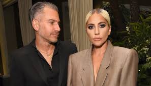 Roberta bellesini faletti racconta la vita privata e commenta la carriera e i successi di suo marito, giorgio faletti. Chi E Christian Carino Il Futuro Marito Di Lady Gaga Dilei