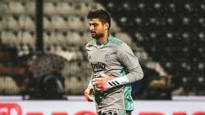 2012 yılında beşiktaş'a karşı gösterdiği performans, ona fulya kapılarını açtı ve siyah beyazlı ekibe katıldı. Ersin Destanoglu Kimdir
