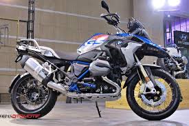Gs comprises gs holdings, subsidiaries & affiliates including gs caltex, gs retail, gs shop, gs eps, gs global, gs sports and gs e&c among others. Beda Bmw R 1200 Gs Versi Standar Dan Rallye