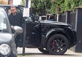 These are the richest actors in the world! Damon Albarn Kaufte Einen Range Rover Sport Im Wert Von 65 000 Nachdem Er Seine Probefahrt Bestanden Hatte