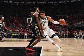 Both teams would shoot poorly in the first. Giannis Antetokounmpo Injury Bucks Star Exits Game 4 As Hawks Tie Series The Athletic