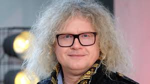 Il était le plus charismatique acheteur d'affaire conclue sur france 2. Pierre Jean Chalencon Prepare Un One Man Show Pour La Fin De L Annee