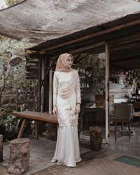 Bahkan saat ini sudah banyak merk gamis yang dikeluarkan dengan menyandang nama artis yang menjadi salah satu trend tersendiri. 45 Model Baju Brokat Gamis Atasan Modern Terbaru 2020