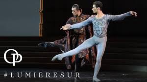 Le lac des cygnes pour avoir refusé la main d'un puissant sorcier, odette, jeune et belle princesse se voit jeter un sort. Lumiere Sur Paul Marque Dans Le Lac Des Cygnes Youtube