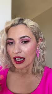 Dee Morley's Instagram, Twitter & Facebook