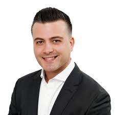 Emily Pinker's Instagram, Twitter & Facebook