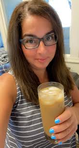 Summer Fridays are for sunshine + iced coffees + adventures. Make it a  great one wherever you may be. Image/outfit Inspired by @audities 🦋