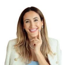 Eve Curran's Instagram, Twitter & Facebook