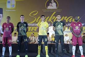 Latihan digelar secara tertutup demi mematuhi protokol kesehatan (prokes) di masa pemberlakuan. Liga 1 Dihentikan Barito Putera Bakal Revisi Kontrak Pemain Halaman All Kompas Com
