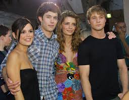 Mischa anne marsden barton is an english and american film, television, and stage actress, and occasional fashion model. O C California Star Mischa Barton Verrat Darum Ist Sie Wirklich Ausgestiegen Watson