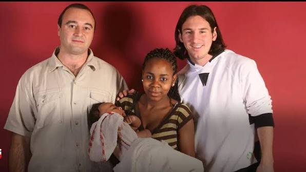 Lionel Messi with Lamine Yamal as a baby & Yamal Mother back in December  2007, from a photoshoot that was organised for a charity calendar.