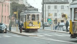 Restaurants were hit particularly hard. Conheca A Lista Dos Concelhos Que Recuam E Avancam No Desconfinamento Sociedade Correio Da Manha