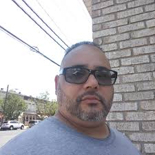 What barber shops in Lawrence offer shaving services?