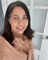 Feliz viernes! La blusa es del color de mi piel verdad? mujer62años