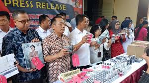 Pewarna dilarang (merah k3) dan logam berat (timbal). Waspada Produk Skin Care Merek Klt Dinyatakan Ilegal Dan Mengandung Merkuri Suara Surabaya
