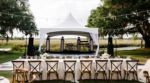 Many couples rent a nice airbnb or simply use a backyard space or pretty living room setup. How To Set Up Your Backyard Or Blank Space Wedding Bustld Vetted Wedding Vendors Picked For You