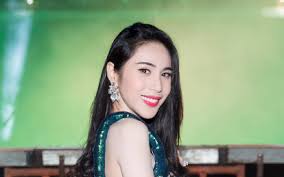 Thủy tiên kêu gọi quyên góp người dân vùng lũ thông qua tài khoản cá nhân, chỉ trong 2 tuần thuỷ tiên đã huy động lên đến 150 tỷ đồng 22 tỷ vào tối 14, 40 tỷ ngày 17,, 60 tỷ ngày 19 và 100 tỷ đồng lúc 13h ngày 20 tháng 10. Thá»§y Tien Tá»«ng Gay Tranh Cai Vi Vay Ao Tao Báº¡o Tá»« San Kháº¥u Tá»›i Tháº£m
