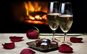 Subtle glow in golden lights can be created using fairy lights or the eternally best candles, lamps and chandeliers. Romance Package Weasku Inn