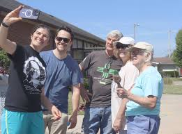 Volunteer group paints to promote physical activity for children