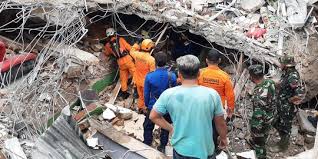 Gempa bumi dengan magnitudo 5.9 mengguncang kabupaten majene, sulawesi barat pada kamis 14 desember 2021 pukul 14.35 wita. Bmkg Soal 32 Gempa Susulan Di Sulbar Bisa Jadi Ada Energi Potensial Belum Dilepas Merdeka Com