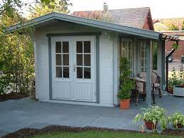 In diesem befindet sich ein kleines gartenhaus. Gartenhaus Blockhaus Blockbohlenhaus