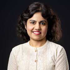 Balancing Tech and Human Connection in Leadership