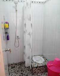 Kamar mandi merupakan bagian penting yang tak terpisahkan dalam mendesain rumah minimalis idaman yang berfungsi bukan hanya sekedar untuk mebersihkan diri saja tetapi juga estetika desain yang disesuaikan dengan keinginan agar kamar mandi minimalis anda berkesan nyaman dan bersih. Contoh Kamar Mandi Sederhana Dengan Kloset Jongkok Melex Indonesia