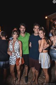 Usando as peças da nova coleção flow, a modelo foi clicada em uma … Paula Fernandes E O Namorado Gustavo Lyra Posaram Com Kaka E A Namorada Carol Dias Purepeople